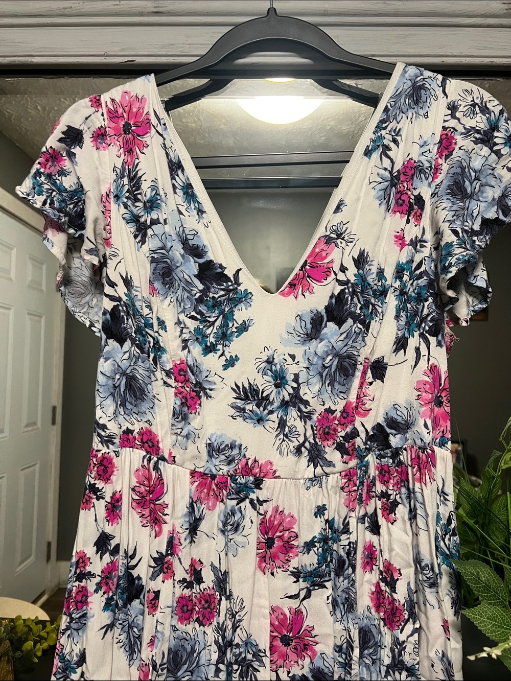 TORRID Floral V-Neck Maxi Dress in White with Pink & Blue Floral Print - Picture 2 of 7